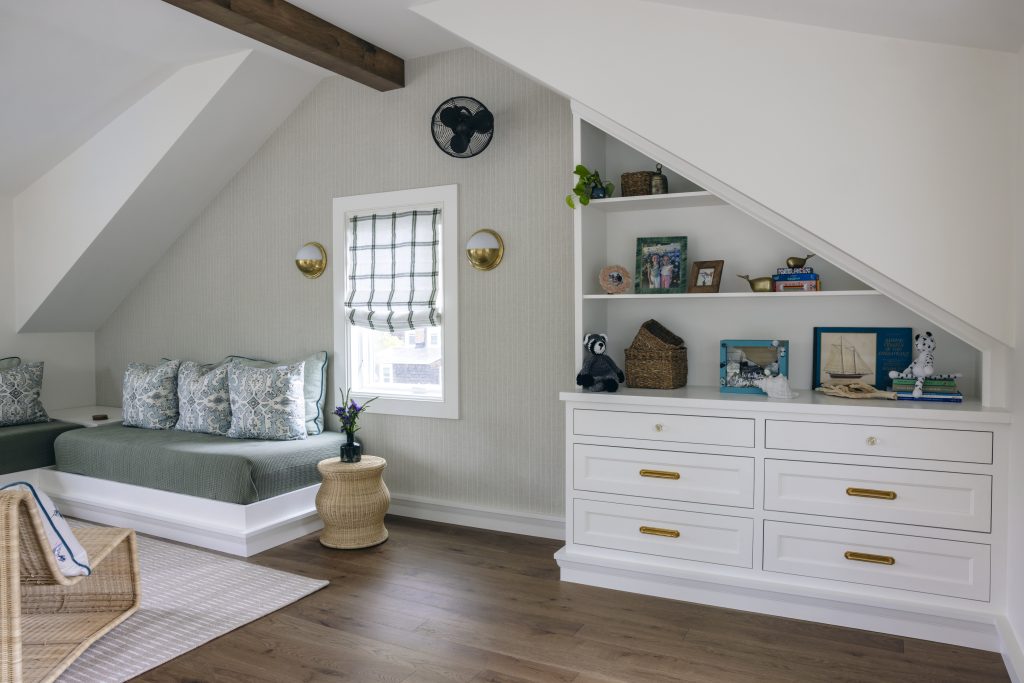 Coastal Cottage Custom Build in Rhode Island w/ New England style - built ins